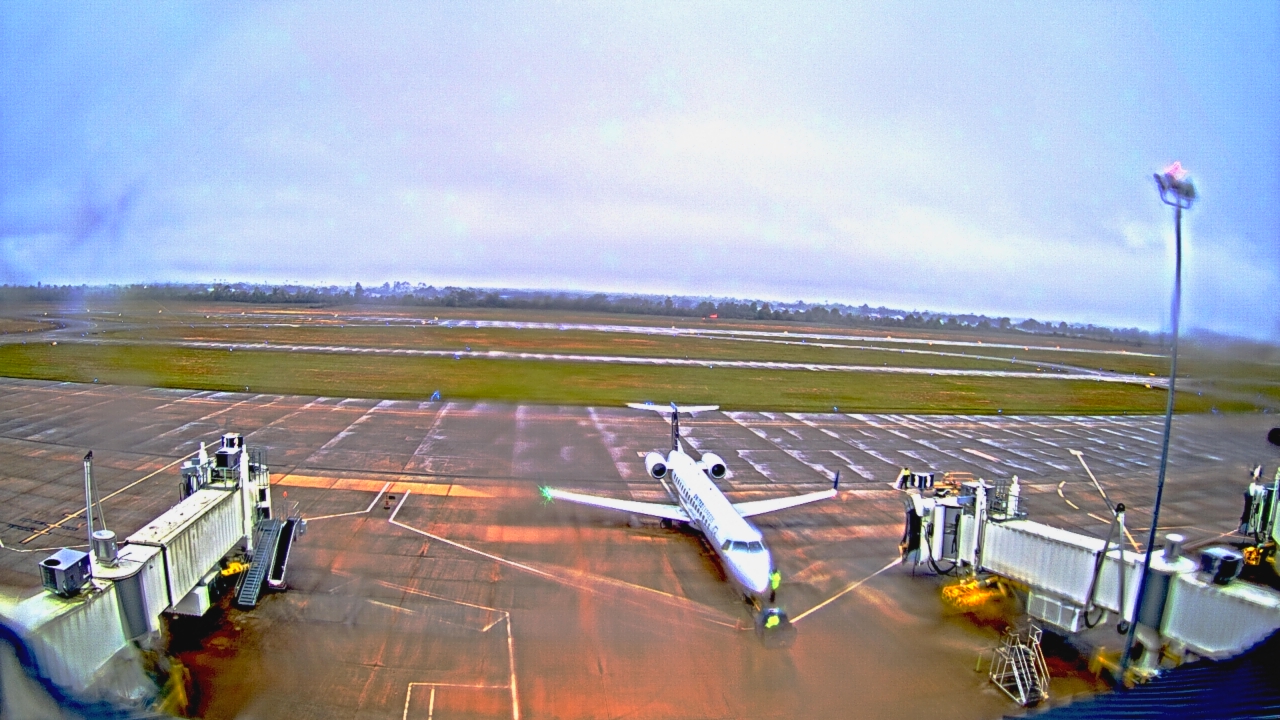 Thumbnail for current weather camera view from Lake Charles Rgnl Arpt terminal bldg in Lake Charles, Louisiana