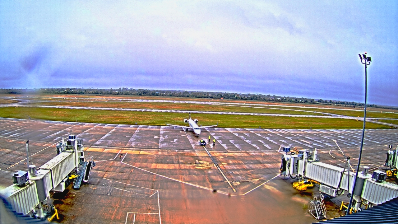 Thumbnail for current weather camera view from Lake Charles Rgnl Arpt terminal bldg in Lake Charles, Louisiana