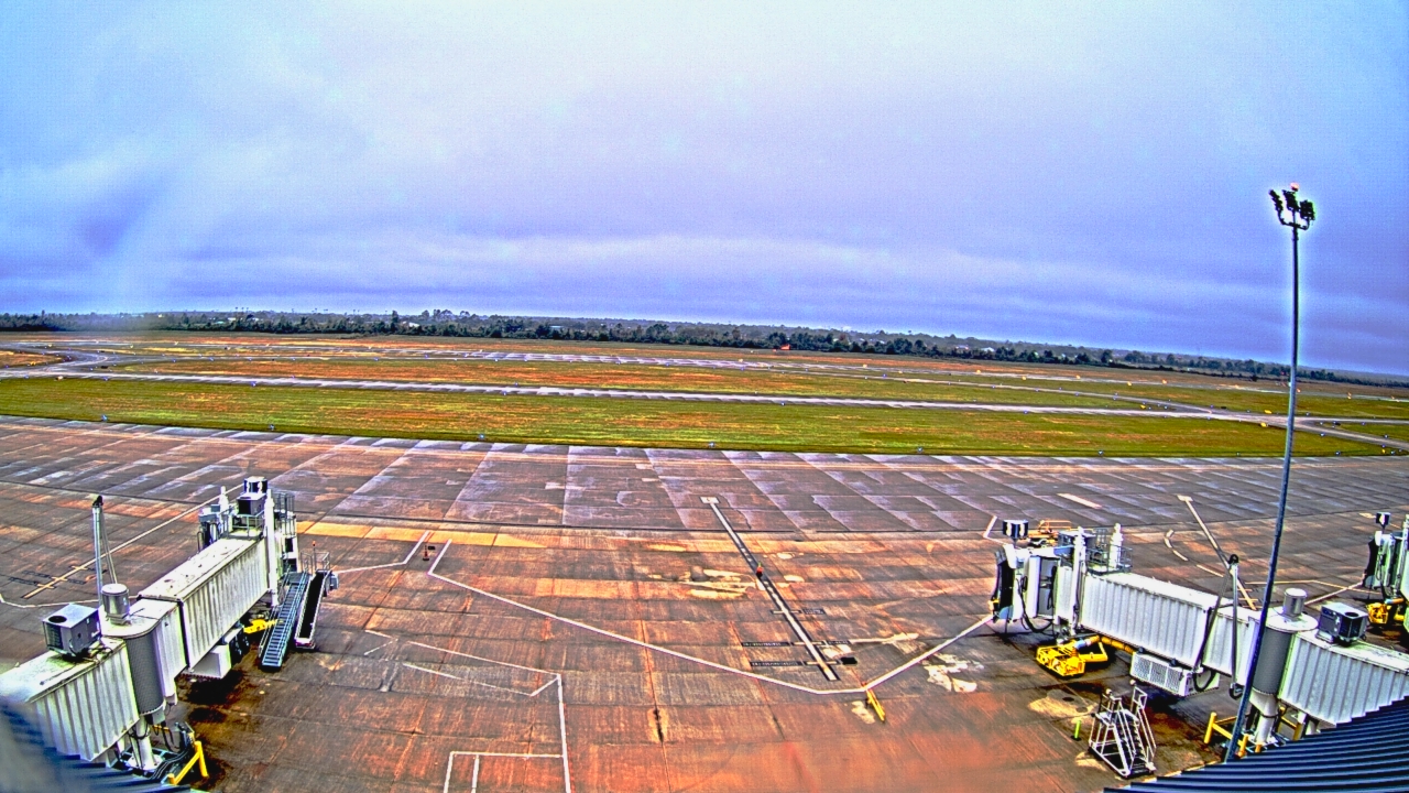 Thumbnail for current weather camera view from Lake Charles Rgnl Arpt terminal bldg in Lake Charles, Louisiana