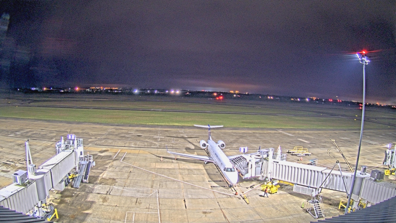 Thumbnail for current weather camera view from Lake Charles Rgnl Arpt terminal bldg in Lake Charles, Louisiana