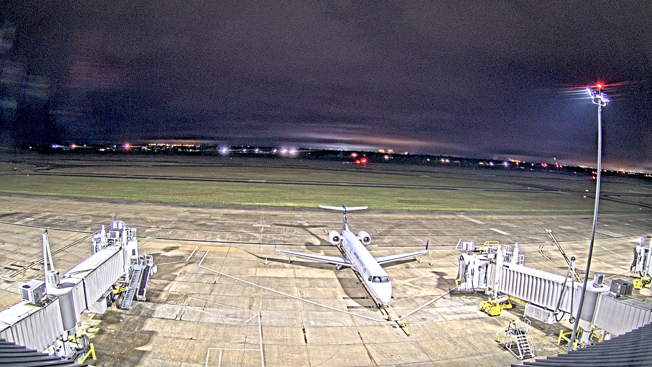 Thumbnail for current weather camera view from Lake Charles Rgnl Arpt terminal bldg in Lake Charles, Louisiana