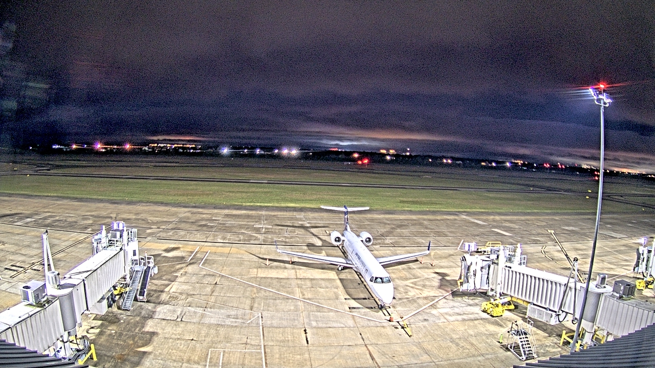 Thumbnail for current weather camera view from Lake Charles Rgnl Arpt terminal bldg in Lake Charles, Louisiana