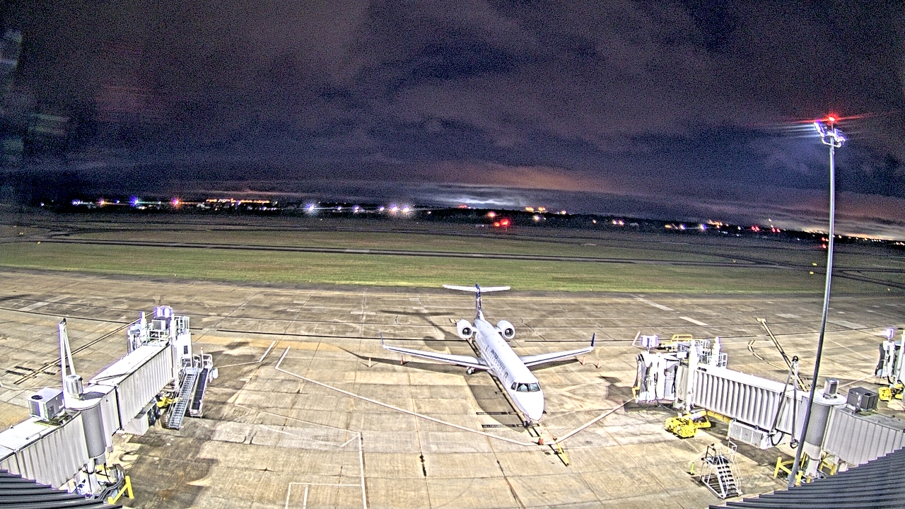Thumbnail for current weather camera view from Lake Charles Rgnl Arpt terminal bldg in Lake Charles, Louisiana