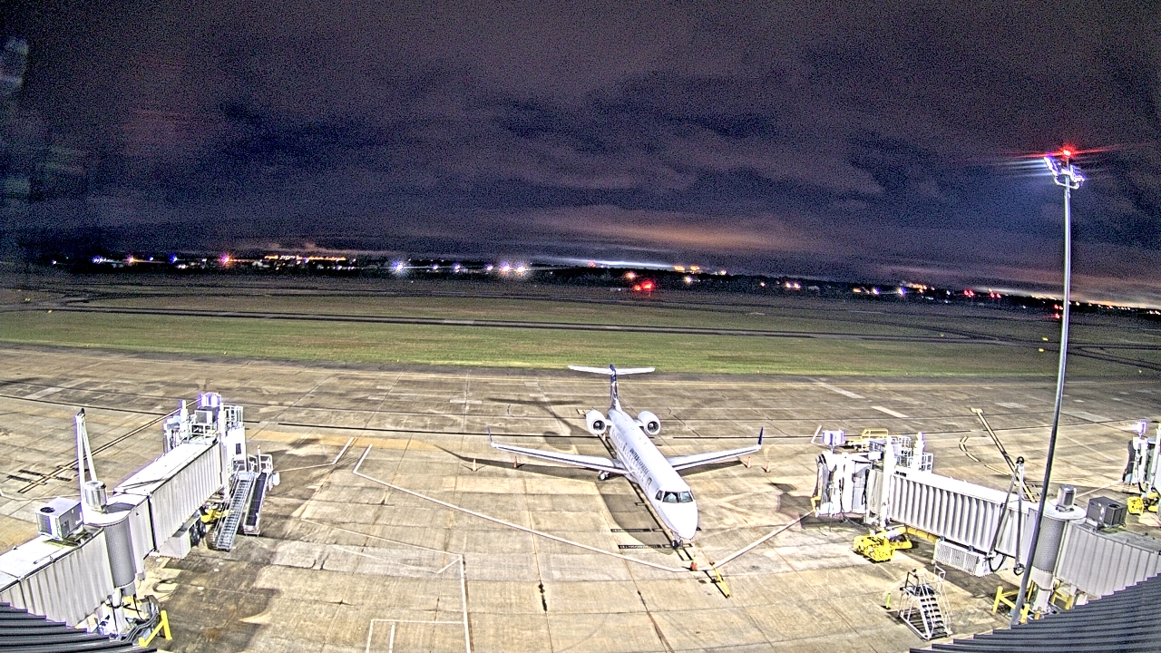 Thumbnail for current weather camera view from Lake Charles Rgnl Arpt terminal bldg in Lake Charles, Louisiana