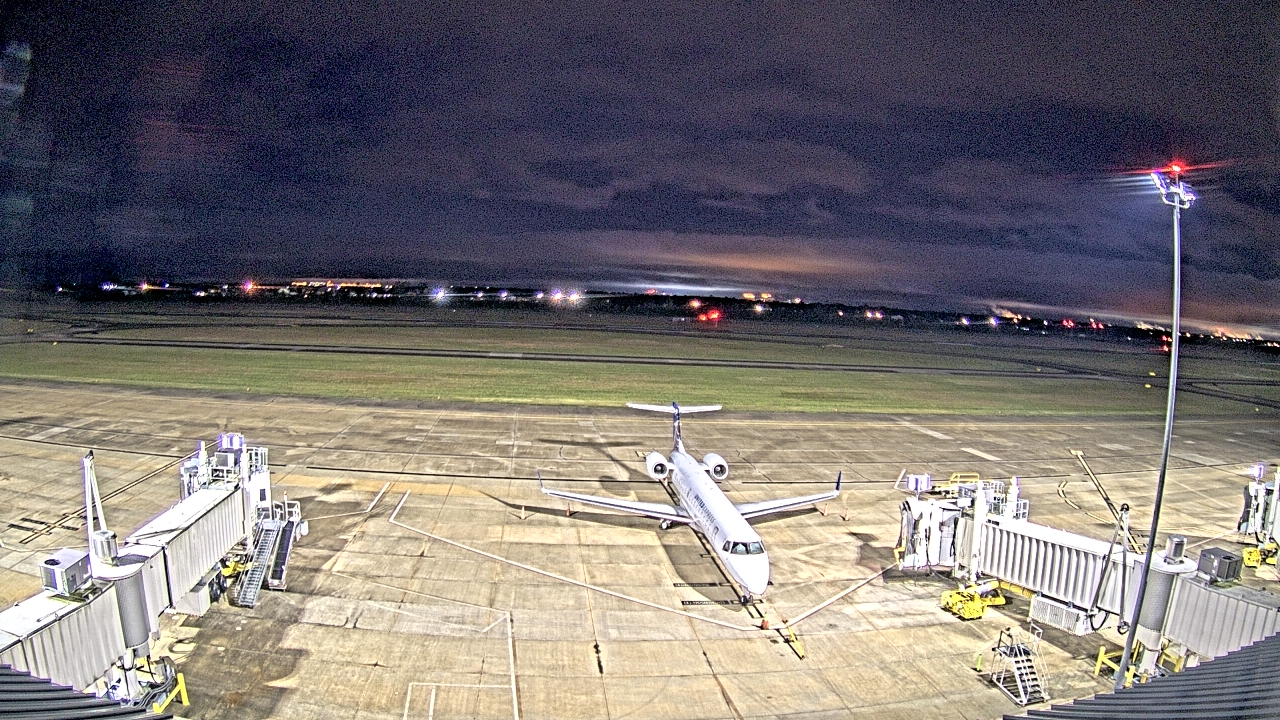 Thumbnail for current weather camera view from Lake Charles Rgnl Arpt terminal bldg in Lake Charles, Louisiana