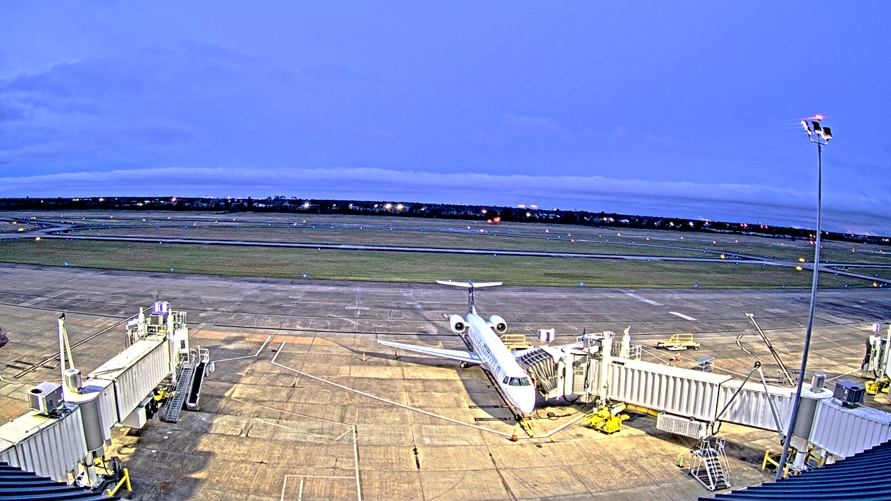 Thumbnail for current weather camera view from Lake Charles Rgnl Arpt terminal bldg in Lake Charles, Louisiana