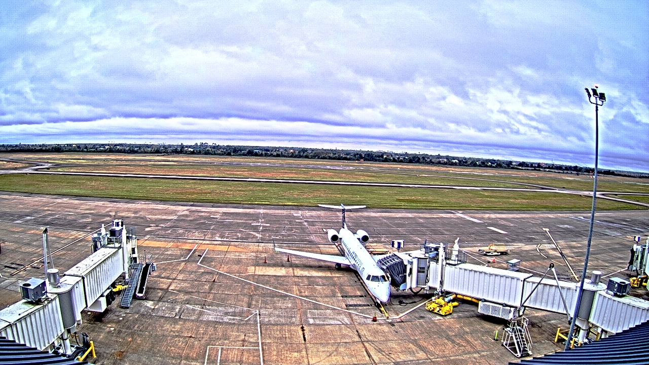 Thumbnail for current weather camera view from Lake Charles Rgnl Arpt terminal bldg in Lake Charles, Louisiana