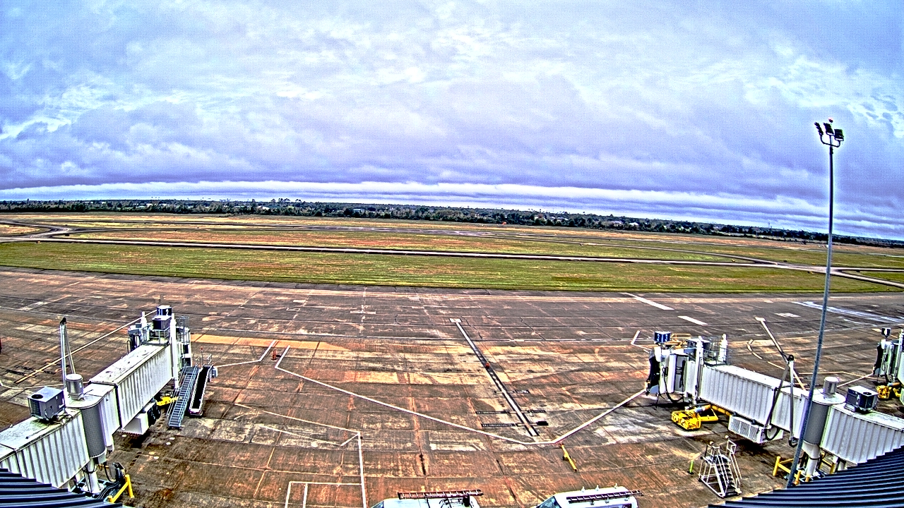 Thumbnail for current weather camera view from Lake Charles Rgnl Arpt terminal bldg in Lake Charles, Louisiana