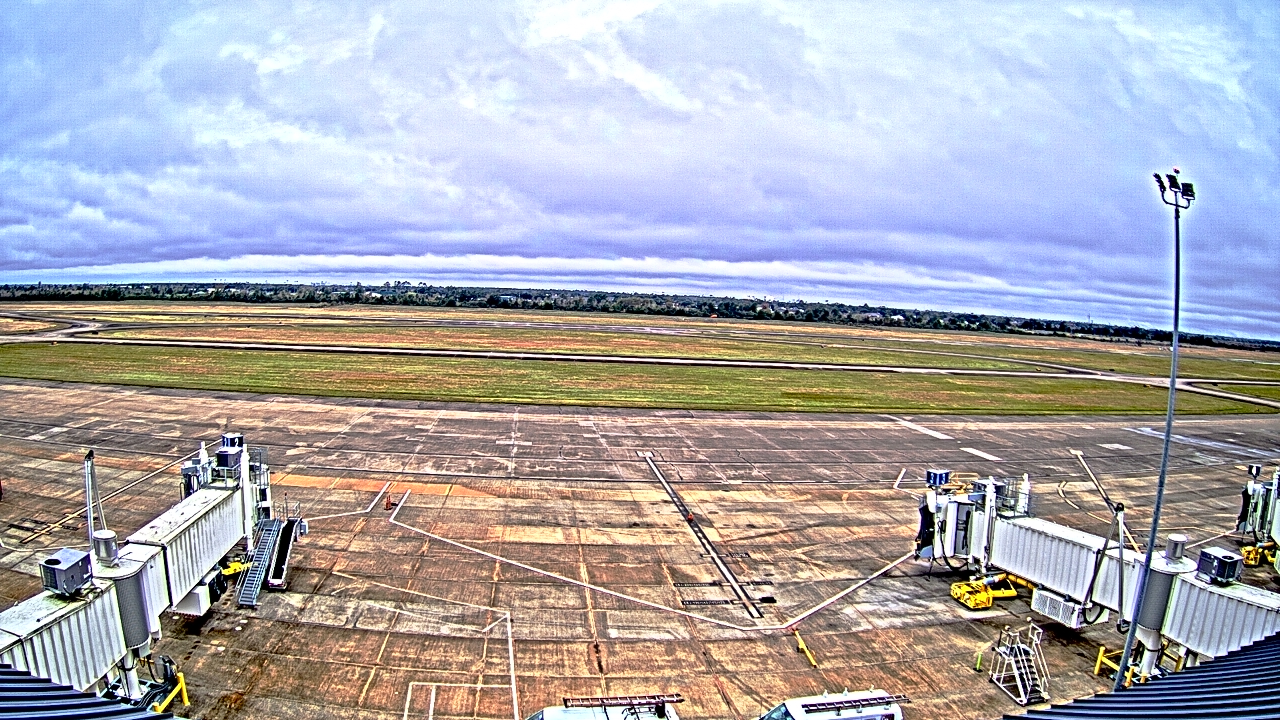 Thumbnail for current weather camera view from Lake Charles Rgnl Arpt terminal bldg in Lake Charles, Louisiana