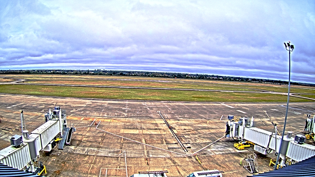 Thumbnail for current weather camera view from Lake Charles Rgnl Arpt terminal bldg in Lake Charles, Louisiana