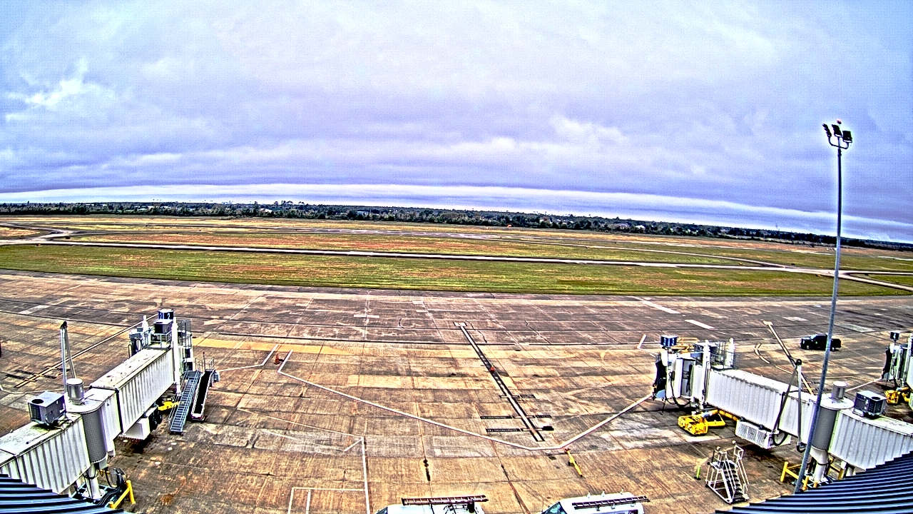 Thumbnail for current weather camera view from Lake Charles Rgnl Arpt terminal bldg in Lake Charles, Louisiana