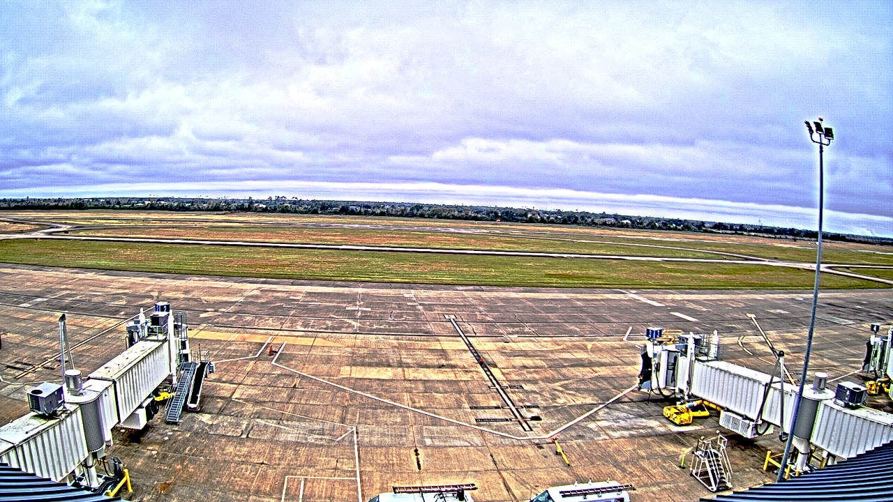 Thumbnail for current weather camera view from Lake Charles Rgnl Arpt terminal bldg in Lake Charles, Louisiana