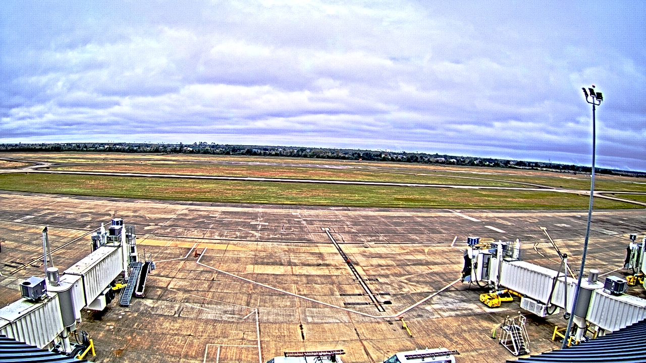 Thumbnail for current weather camera view from Lake Charles Rgnl Arpt terminal bldg in Lake Charles, Louisiana