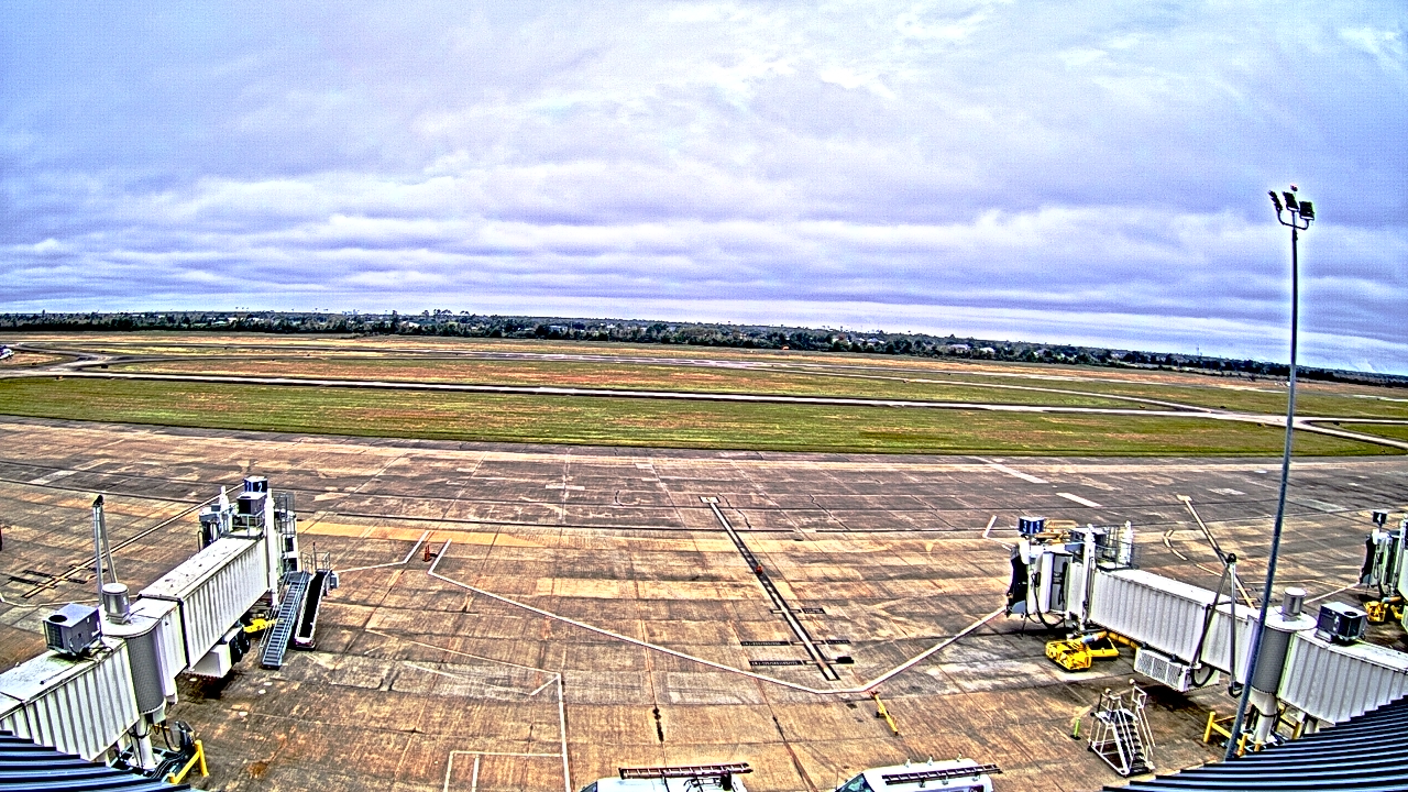 Thumbnail for current weather camera view from Lake Charles Rgnl Arpt terminal bldg in Lake Charles, Louisiana