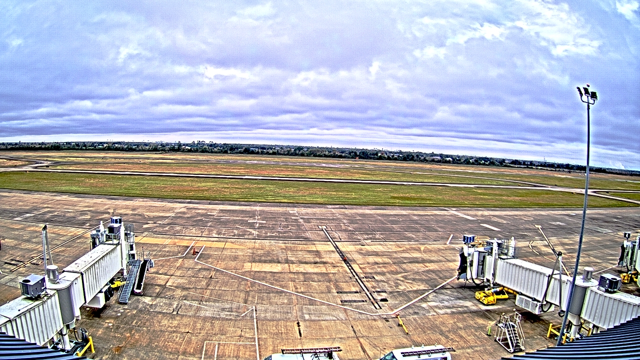 Thumbnail for current weather camera view from Lake Charles Rgnl Arpt terminal bldg in Lake Charles, Louisiana