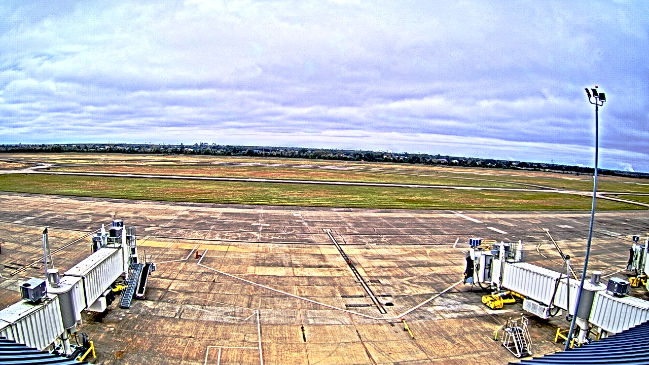 Thumbnail for current weather camera view from Lake Charles Rgnl Arpt terminal bldg in Lake Charles, Louisiana