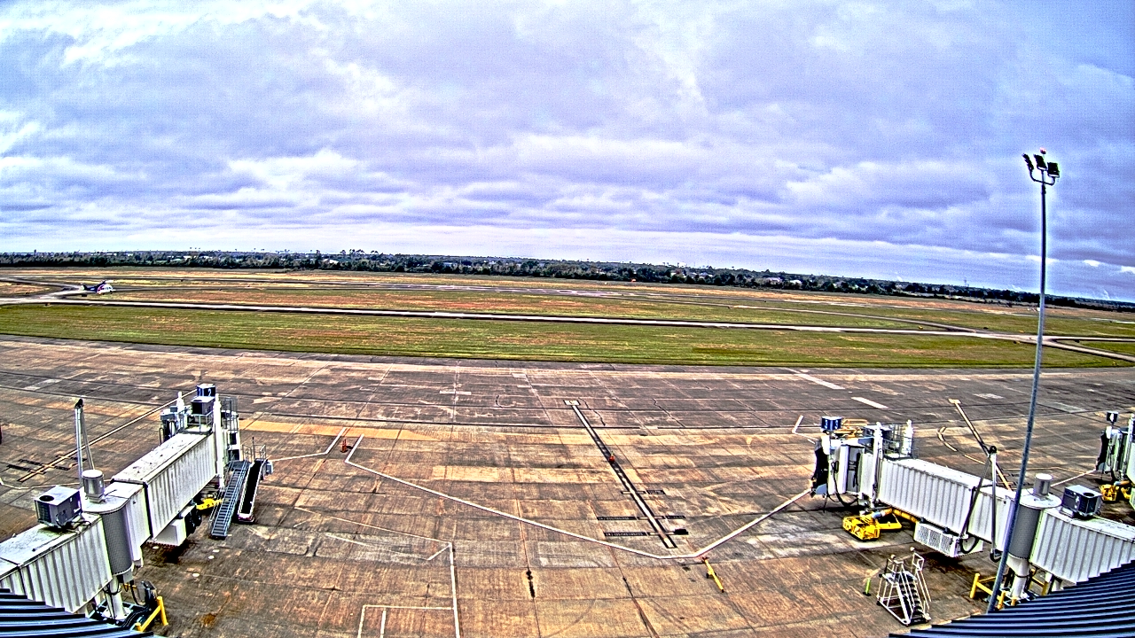 Thumbnail for current weather camera view from Lake Charles Rgnl Arpt terminal bldg in Lake Charles, Louisiana