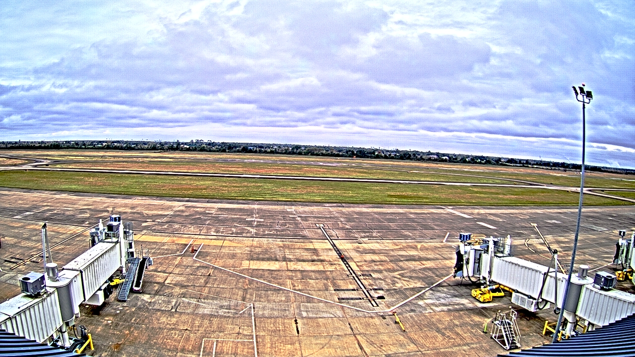Thumbnail for current weather camera view from Lake Charles Rgnl Arpt terminal bldg in Lake Charles, Louisiana