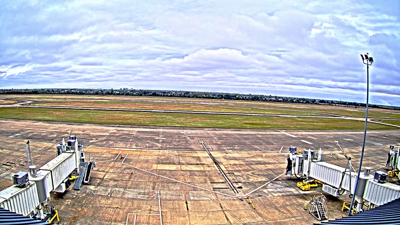 Thumbnail for current weather camera view from Lake Charles Rgnl Arpt terminal bldg in Lake Charles, Louisiana