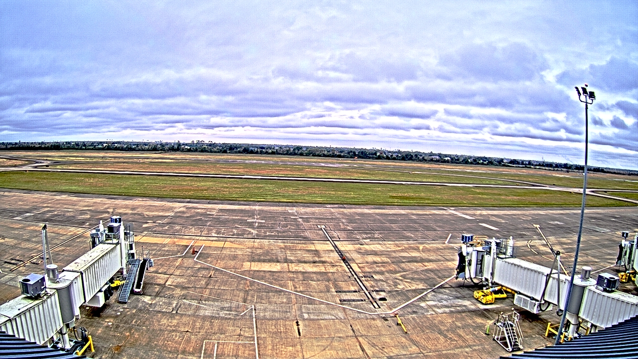 Thumbnail for current weather camera view from Lake Charles Rgnl Arpt terminal bldg in Lake Charles, Louisiana
