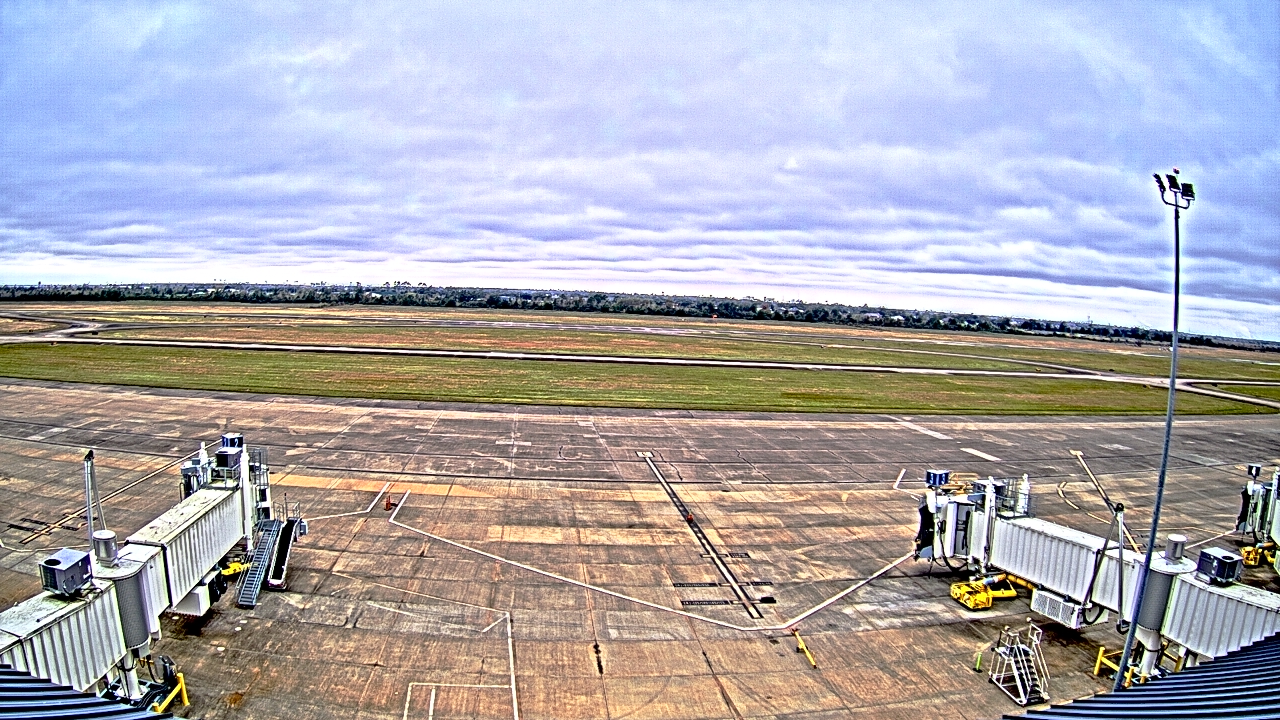Thumbnail for current weather camera view from Lake Charles Rgnl Arpt terminal bldg in Lake Charles, Louisiana