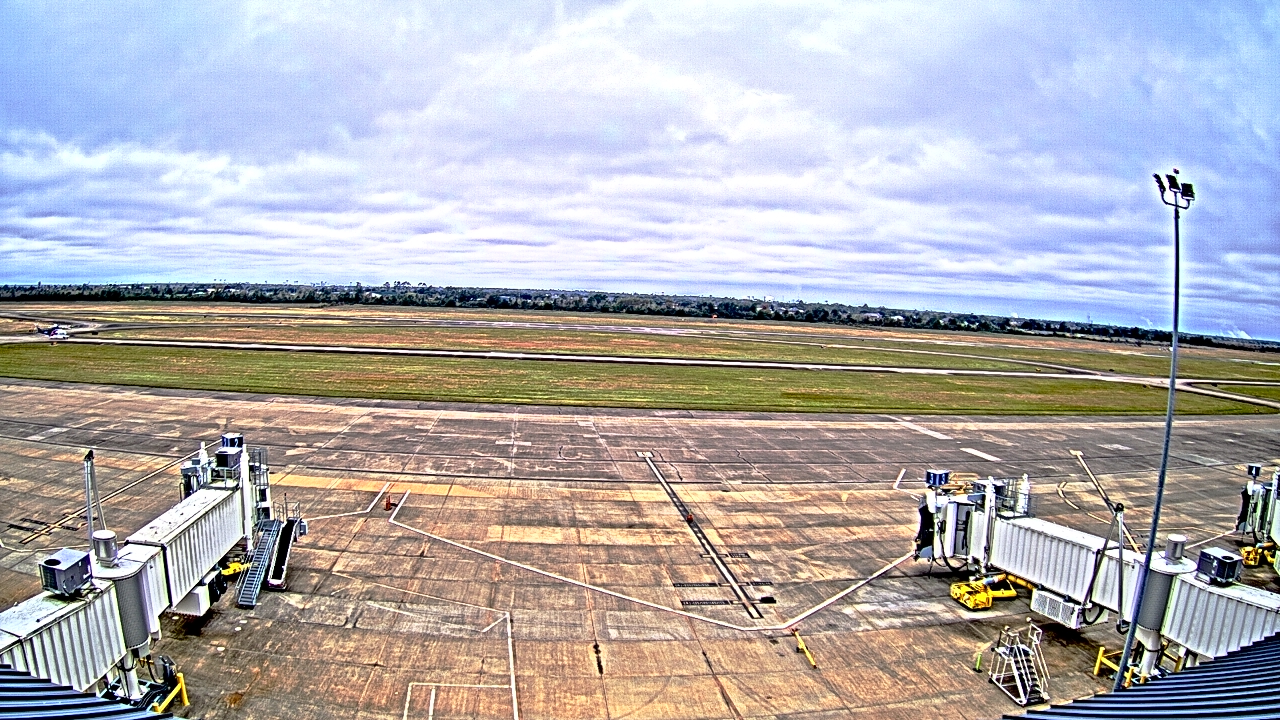 Thumbnail for current weather camera view from Lake Charles Rgnl Arpt terminal bldg in Lake Charles, Louisiana