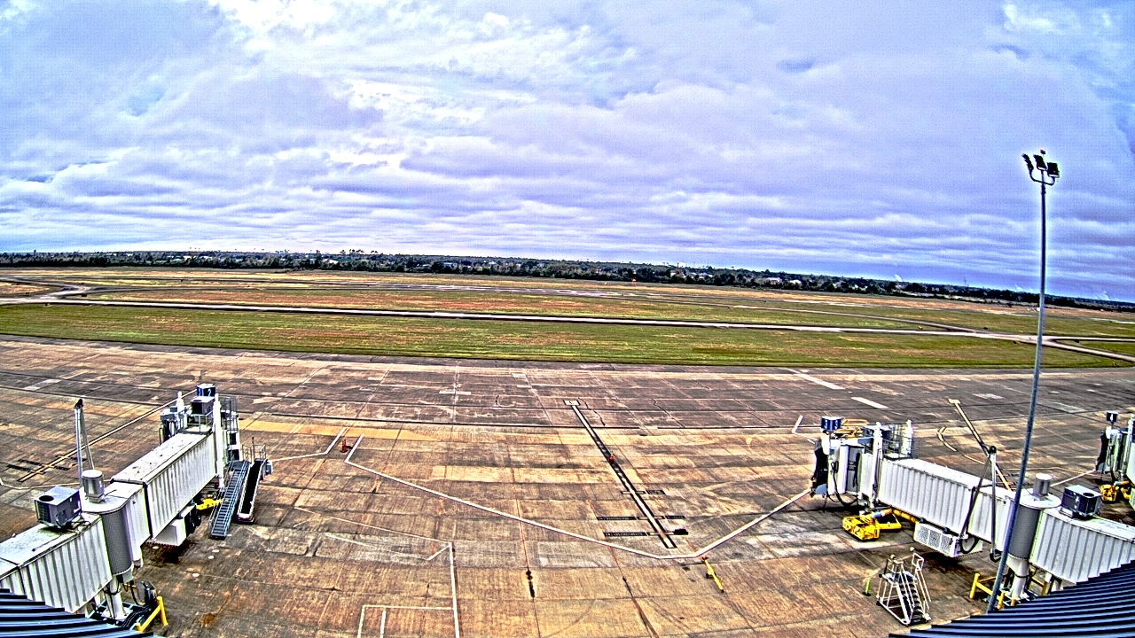 Thumbnail for current weather camera view from Lake Charles Rgnl Arpt terminal bldg in Lake Charles, Louisiana