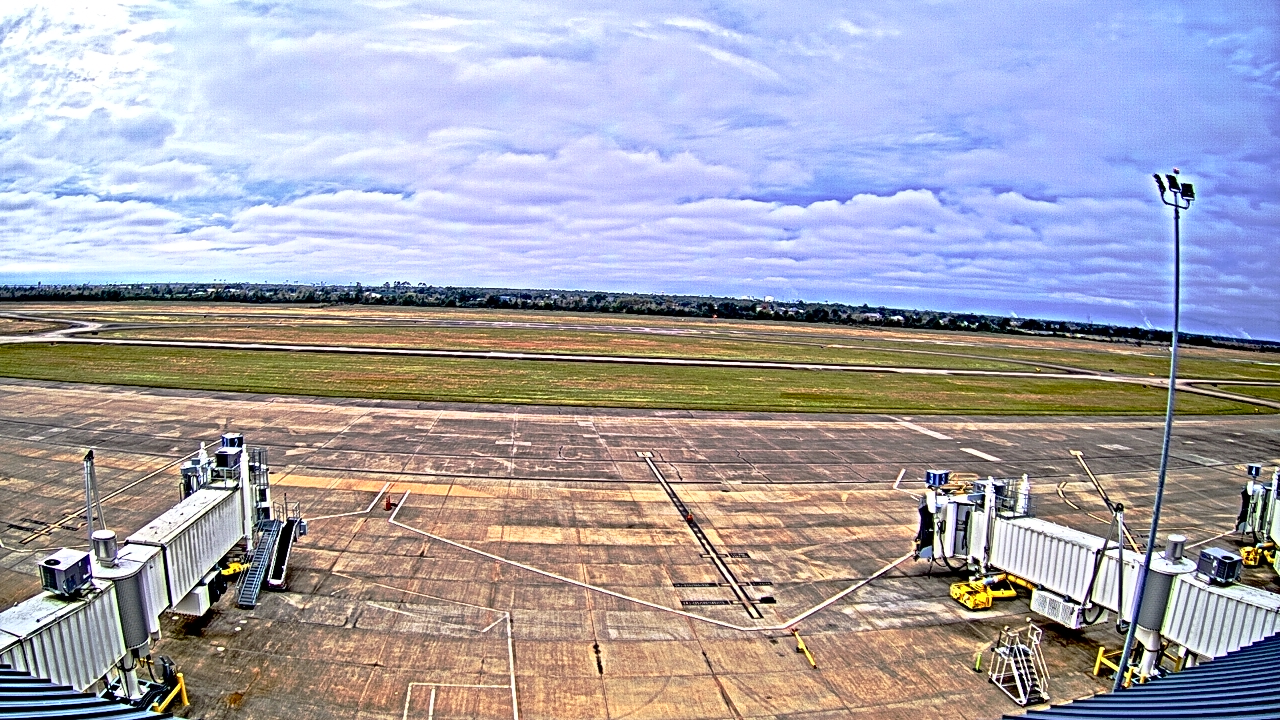 Thumbnail for current weather camera view from Lake Charles Rgnl Arpt terminal bldg in Lake Charles, Louisiana