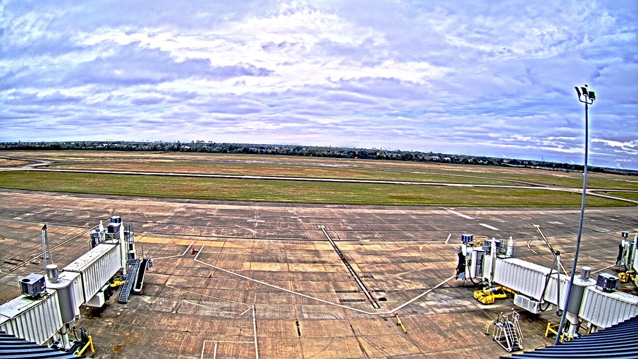 Thumbnail for current weather camera view from Lake Charles Rgnl Arpt terminal bldg in Lake Charles, Louisiana