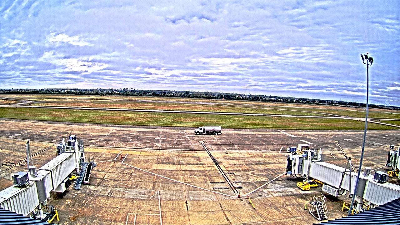Thumbnail for current weather camera view from Lake Charles Rgnl Arpt terminal bldg in Lake Charles, Louisiana