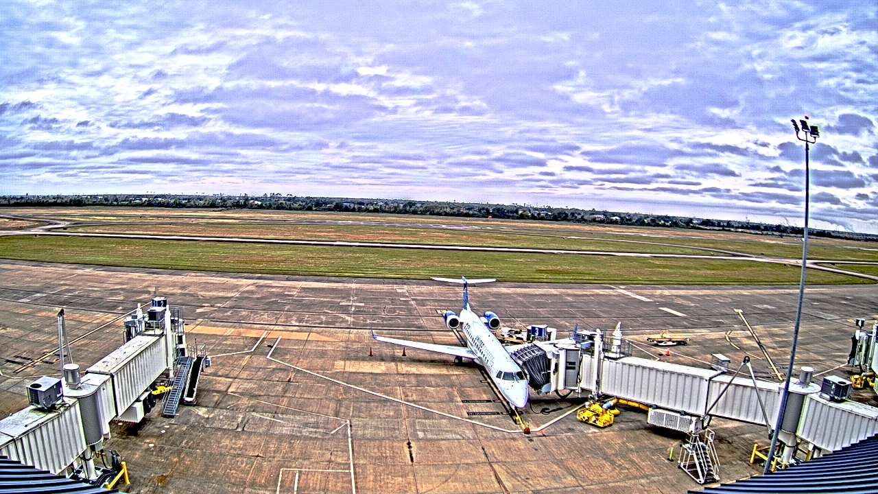 Thumbnail for current weather camera view from Lake Charles Rgnl Arpt terminal bldg in Lake Charles, Louisiana