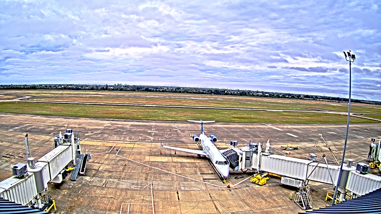 Thumbnail for current weather camera view from Lake Charles Rgnl Arpt terminal bldg in Lake Charles, Louisiana