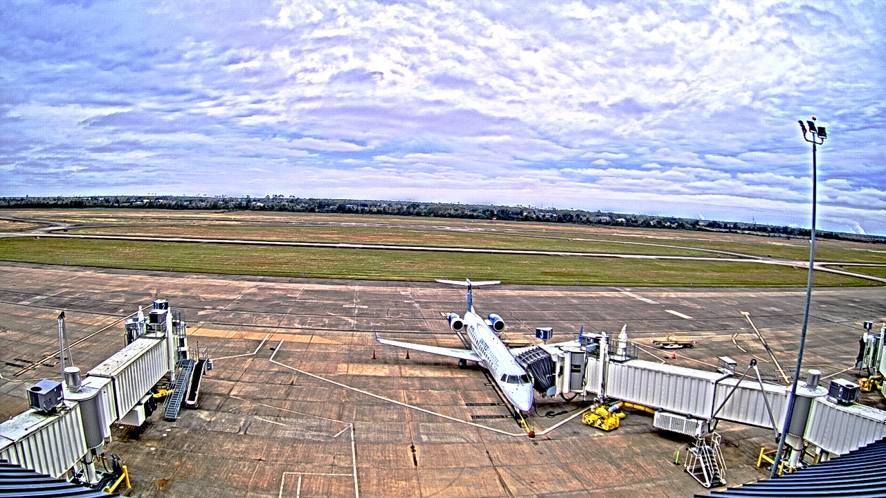 Thumbnail for current weather camera view from Lake Charles Rgnl Arpt terminal bldg in Lake Charles, Louisiana
