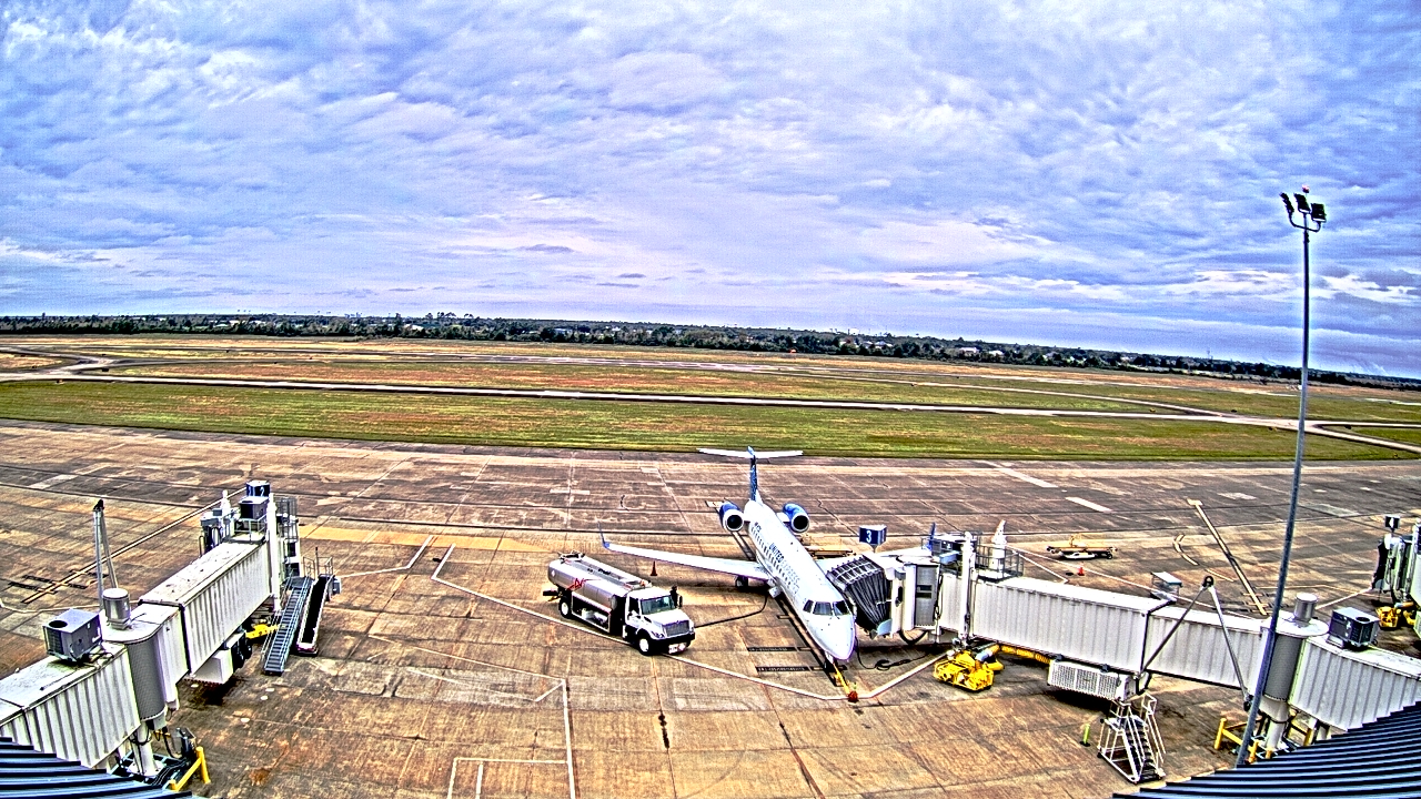 Thumbnail for current weather camera view from Lake Charles Rgnl Arpt terminal bldg in Lake Charles, Louisiana