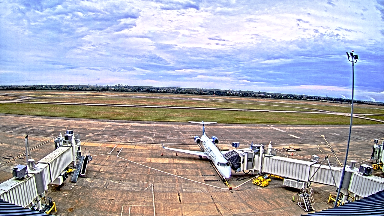 Thumbnail for current weather camera view from Lake Charles Rgnl Arpt terminal bldg in Lake Charles, Louisiana