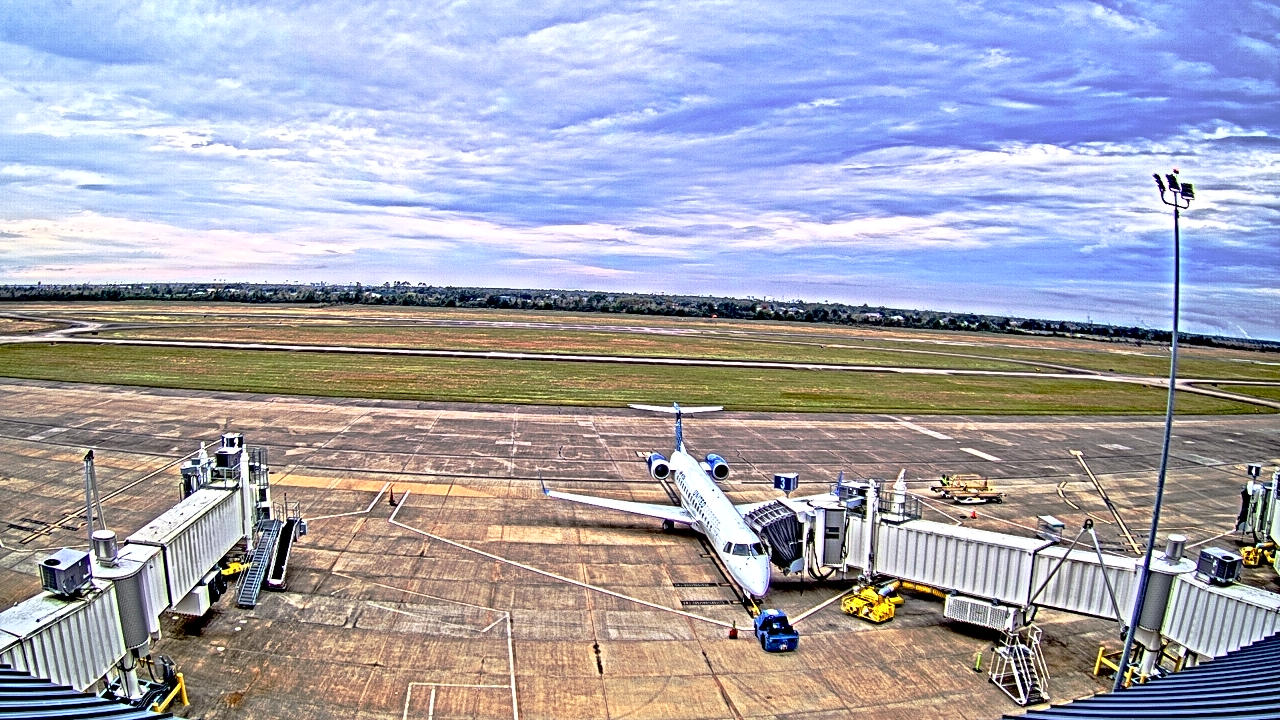 Thumbnail for current weather camera view from Lake Charles Rgnl Arpt terminal bldg in Lake Charles, Louisiana