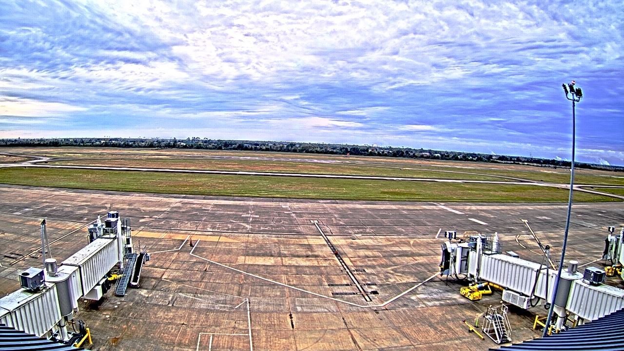 Thumbnail for current weather camera view from Lake Charles Rgnl Arpt terminal bldg in Lake Charles, Louisiana