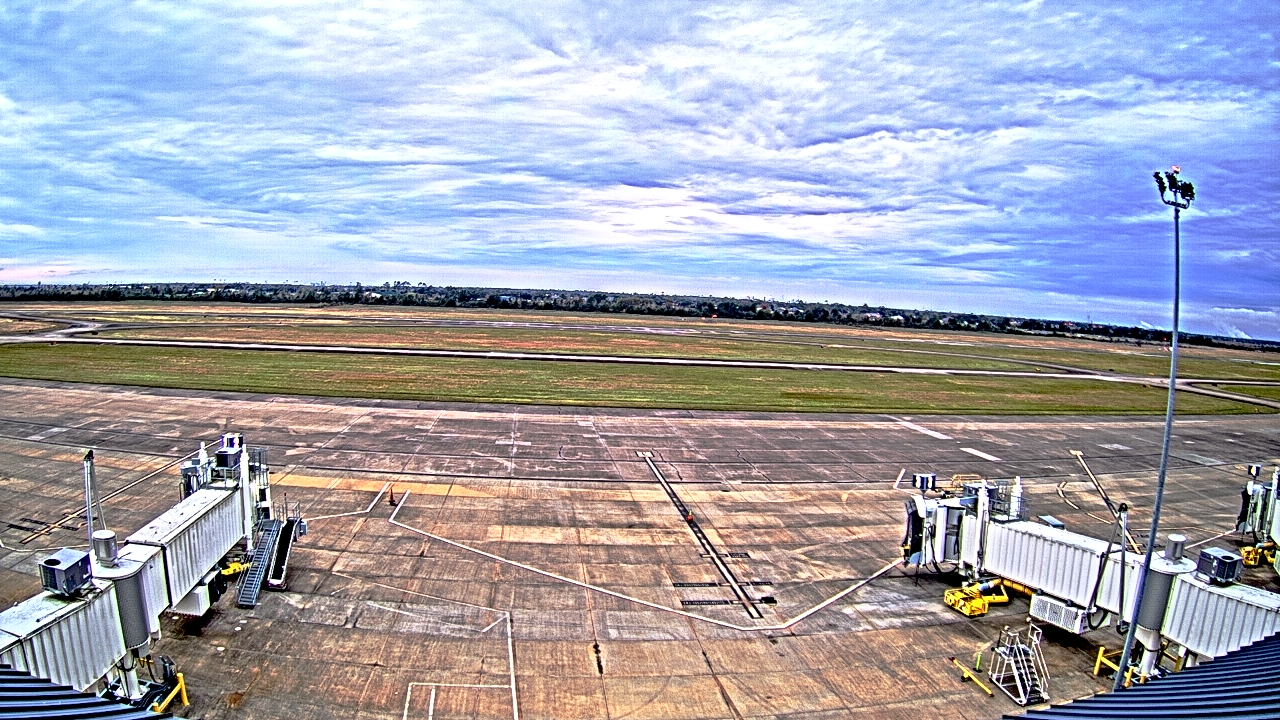 Thumbnail for current weather camera view from Lake Charles Rgnl Arpt terminal bldg in Lake Charles, Louisiana