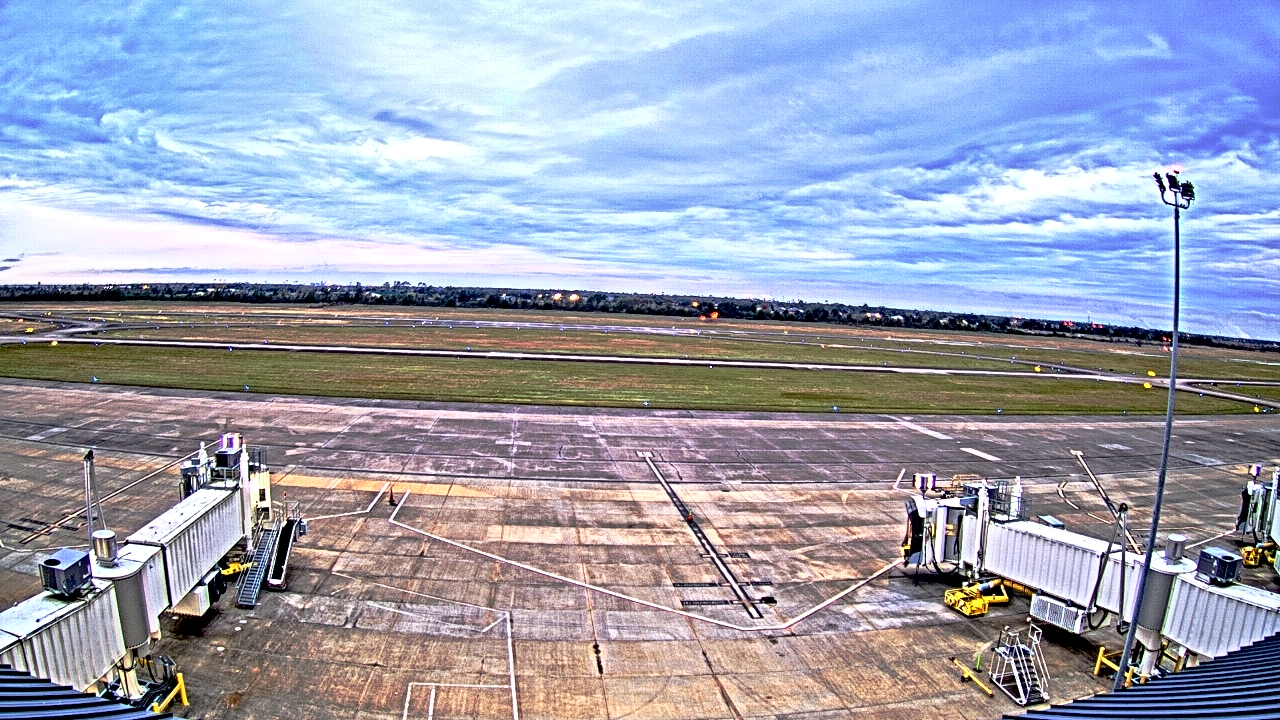 Thumbnail for current weather camera view from Lake Charles Rgnl Arpt terminal bldg in Lake Charles, Louisiana