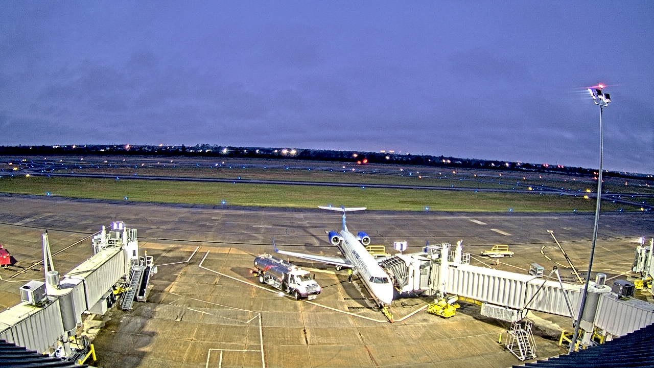 Thumbnail for current weather camera view from Lake Charles Rgnl Arpt terminal bldg in Lake Charles, Louisiana