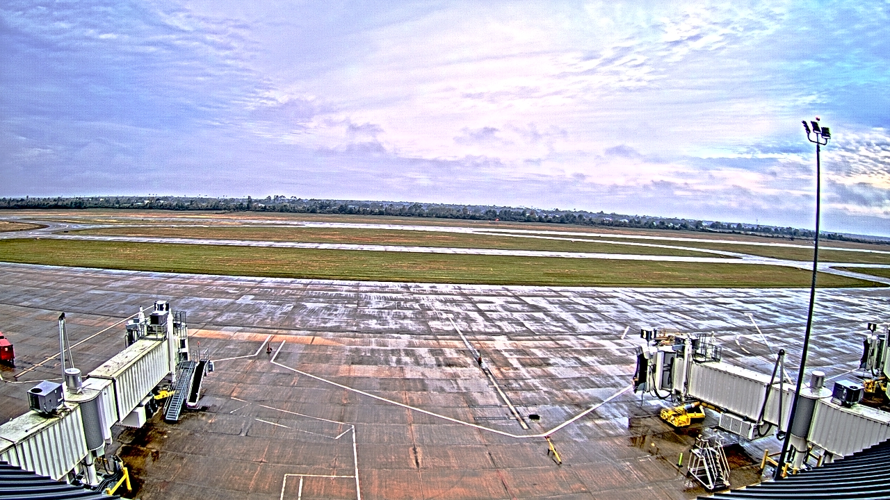 Thumbnail for current weather camera view from Lake Charles Rgnl Arpt terminal bldg in Lake Charles, Louisiana