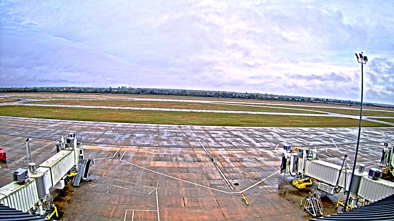Thumbnail for current weather camera view from Lake Charles Rgnl Arpt terminal bldg in Lake Charles, Louisiana