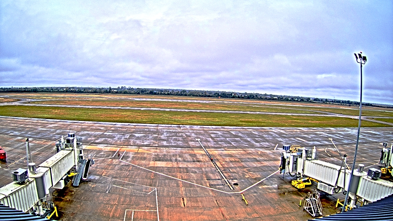 Thumbnail for current weather camera view from Lake Charles Rgnl Arpt terminal bldg in Lake Charles, Louisiana