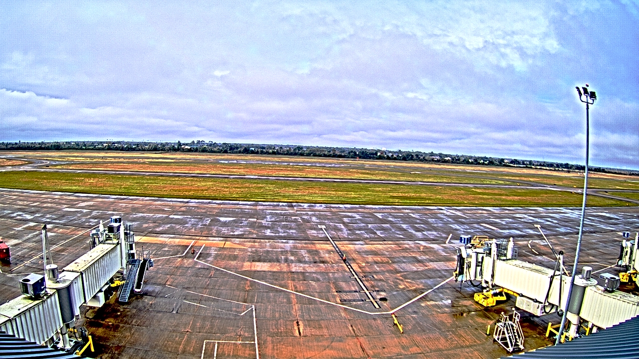Thumbnail for current weather camera view from Lake Charles Rgnl Arpt terminal bldg in Lake Charles, Louisiana