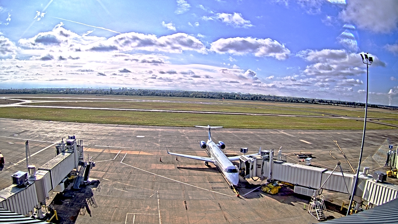 Thumbnail for current weather camera view from Lake Charles Rgnl Arpt terminal bldg in Lake Charles, Louisiana