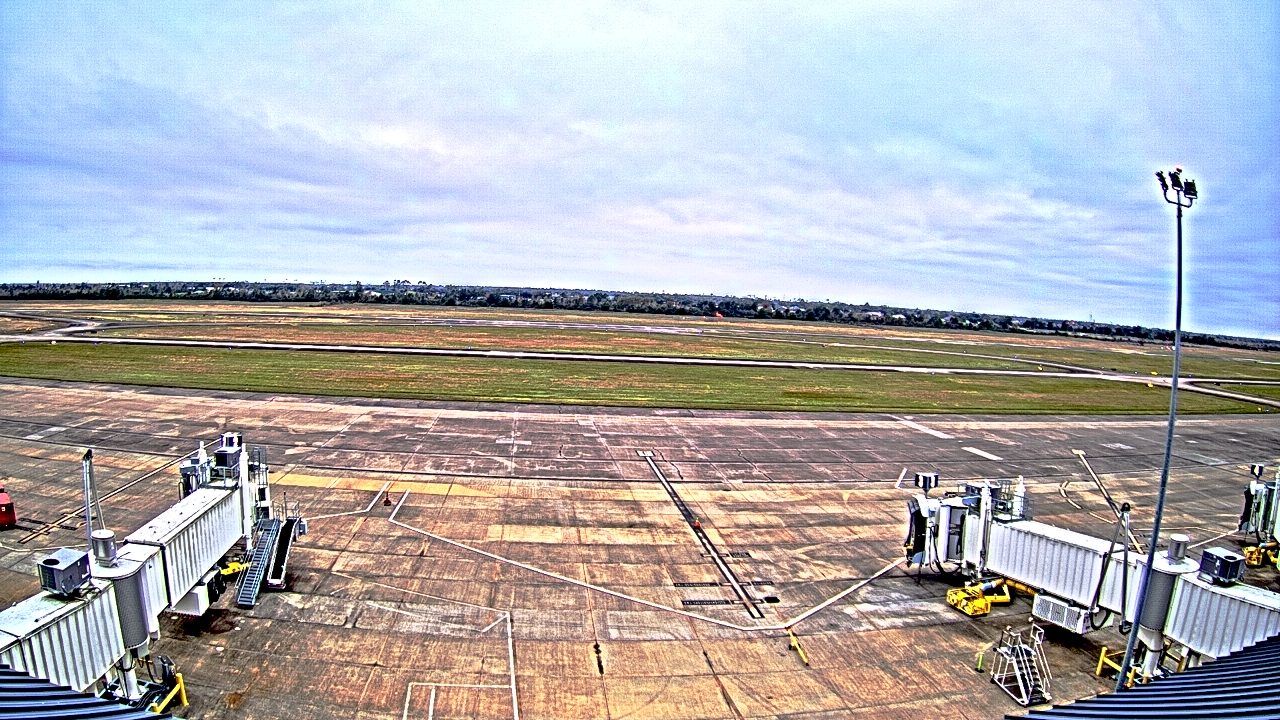 Thumbnail for current weather camera view from Lake Charles Rgnl Arpt terminal bldg in Lake Charles, Louisiana