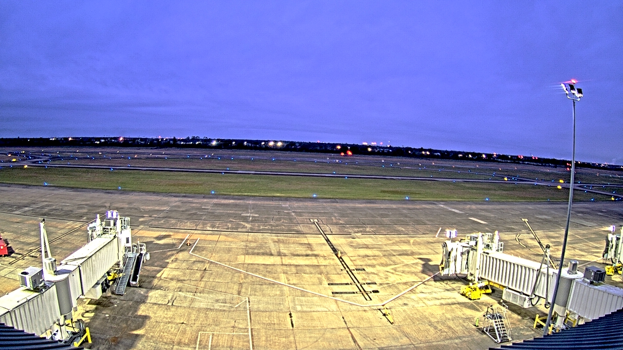 Thumbnail for current weather camera view from Lake Charles Rgnl Arpt terminal bldg in Lake Charles, Louisiana
