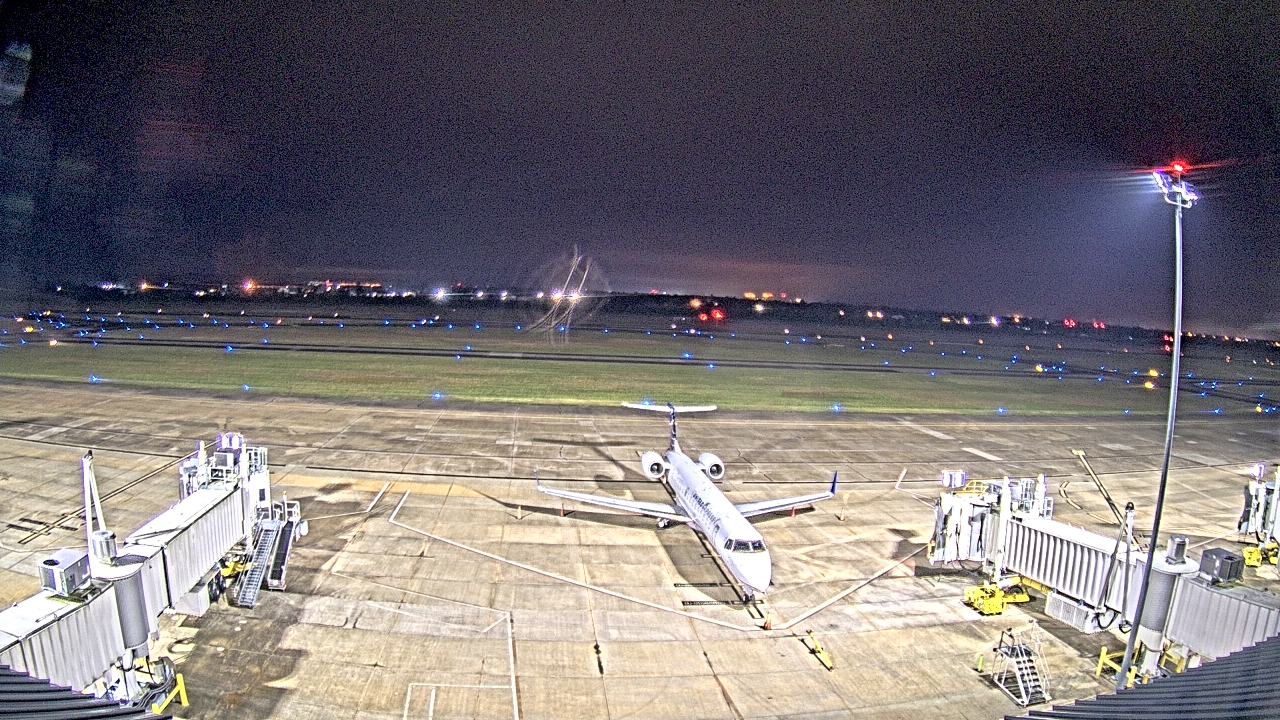 Thumbnail for current weather camera view from Lake Charles Rgnl Arpt terminal bldg in Lake Charles, Louisiana