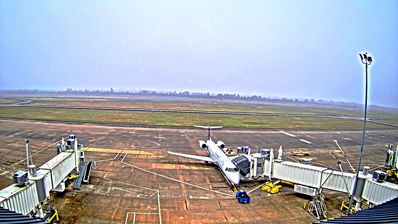 Thumbnail for current weather camera view from Lake Charles Rgnl Arpt terminal bldg in Lake Charles, Louisiana