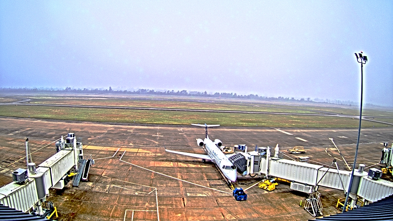 Thumbnail for current weather camera view from Lake Charles Rgnl Arpt terminal bldg in Lake Charles, Louisiana